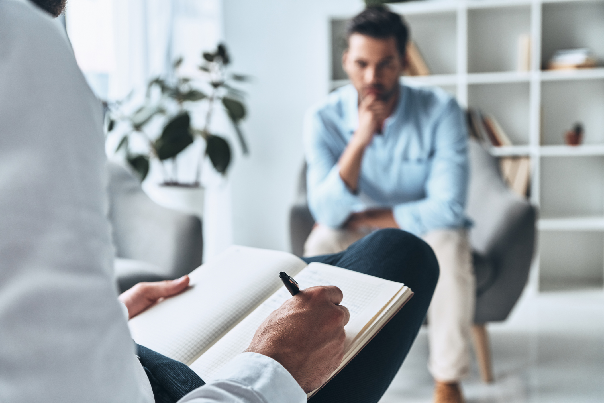 Psykoterapia on tärkeä osa ahdistuneisuushäiriöiden kokonaisvaltaista hoitoa. 